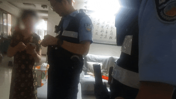 老人手机被远程控制，26万元即将转出！一根牙签立功