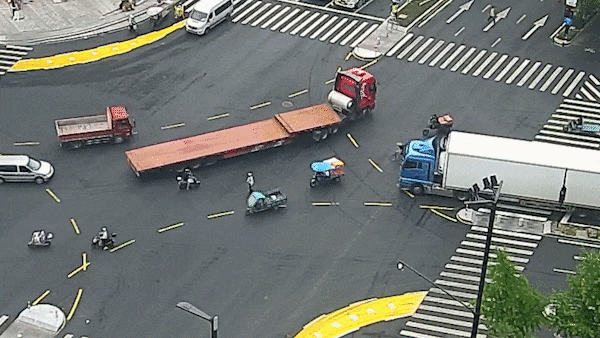 太惊险了！杭州交警这一喊，救回一命！假期出行请注意…