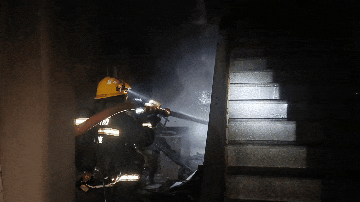 这枚“定时炸弹”燃烧达800℃!4层自建房被点燃致8人身陷火场 这枚“定时炸弹”燃烧达800℃!4层自建房被点燃致8人身陷火场