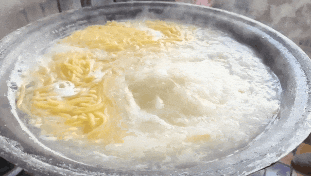 两男子疑在邻居家食用酸汤子后一死一伤,警方介入调查!过期的酸汤子究竟有多毒? 两男子疑在邻居家食用酸汤子后一死一伤,警方介入调查!过期的酸汤子究竟有多毒?