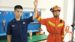 触目惊心!手指肿成“鹌鹑蛋”!元凶很多人都有 触目惊心!手指肿成“鹌鹑蛋”!元凶很多人都有