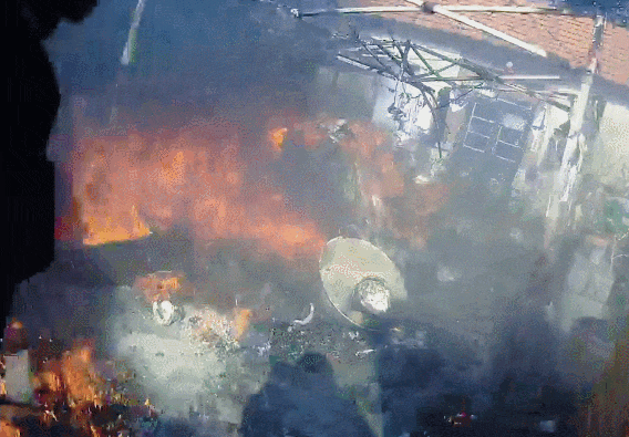 “快跟我走！”他们逆行火海，救出被困失明群众