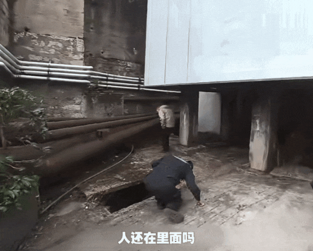 八旬老人全身湿透躺在下水道中一整晚，失温、意识模糊......危急时刻，他们紧急赶到