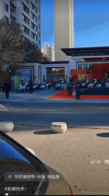 8人穿仿制警服为婚车开道，警方：夏某某罚款1000元，8人违法驶入高速记1分