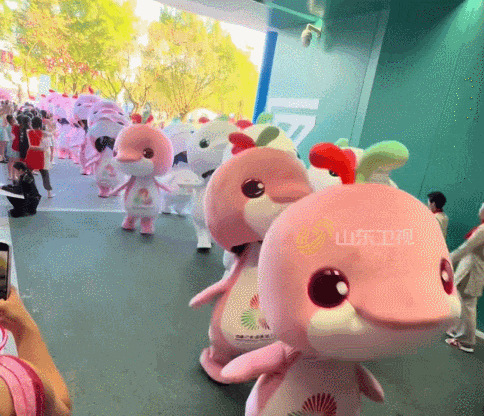 广州“显眼包”全网刷屏，网友：哪里有卖？官方回应