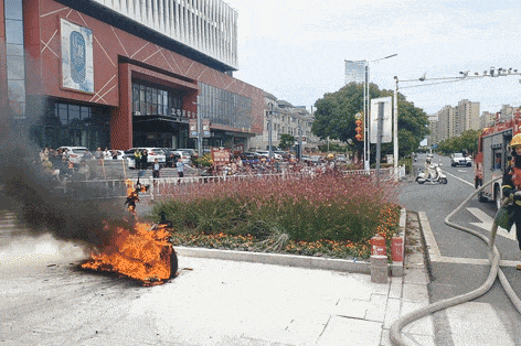 直接在派出所违法改装？上海街头惊现“流水线”式造假，现场操作让人瞠目