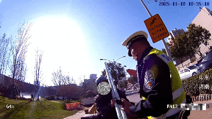 如此骑车？危险！