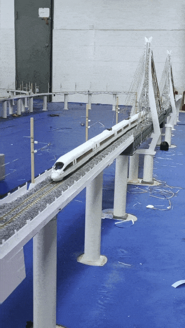 时速5.4公里，“迷你”动车组跑起来了！网友：这是高手