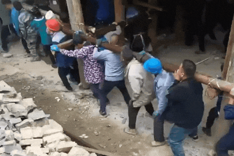 “搬完请全村吃饭!”上百人扛起6吨木屋,说走就走 “搬完请全村吃饭!”上百人扛起6吨木屋,说走就走