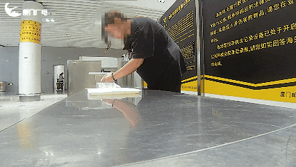 厦门海关查获!76枚!竟然夹藏在内衣中…… 厦门海关查获!76枚!竟然夹藏在内衣中……