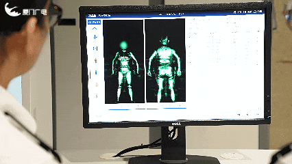 厦门海关查获!76枚!竟然夹藏在内衣中…… 厦门海关查获!76枚!竟然夹藏在内衣中……