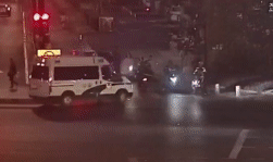 让男友等着！杭州00后姑娘约会直接放鸽子，路上干了件大事