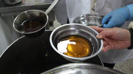 去食堂打菜,老师给了我一碗中药汤,“暖暖的,就是不太好咽下去” 去食堂打菜,老师给了我一碗中药汤,“暖暖的,就是不太好咽下去”