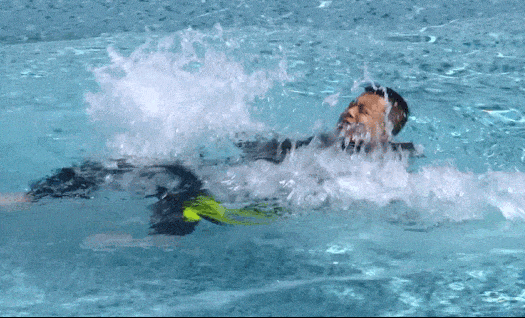 女子跳河自杀未遂，多亏了一件羽绒服……