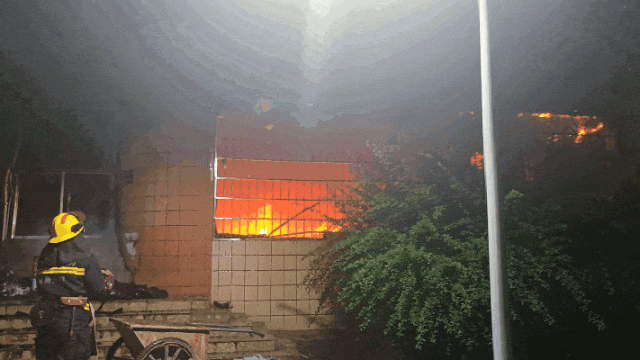 凌晨，一高校紧急疏散数千名学生！