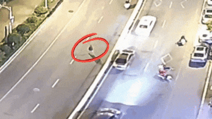 “00后”新警下班后街头“跨栏”,获全网点赞! “00后”新警下班后街头“跨栏”,获全网点赞!