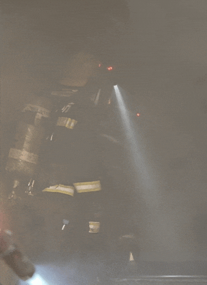 差一点走不出火场！记者亲历“真烟真火”逃生实验，避开“雷区”，这些经验真的能保命