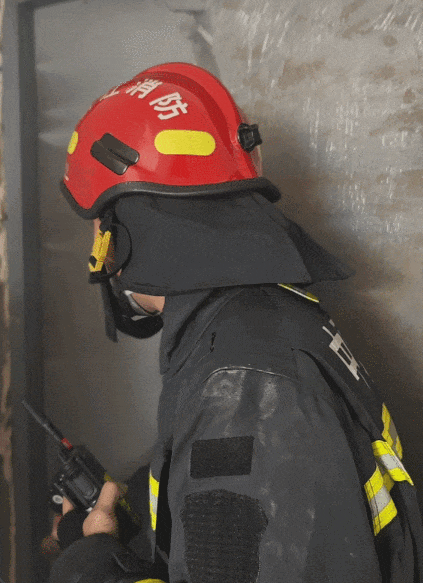 差一点走不出火场！记者亲历“真烟真火”逃生实验，避开“雷区”，这些经验真的能保命