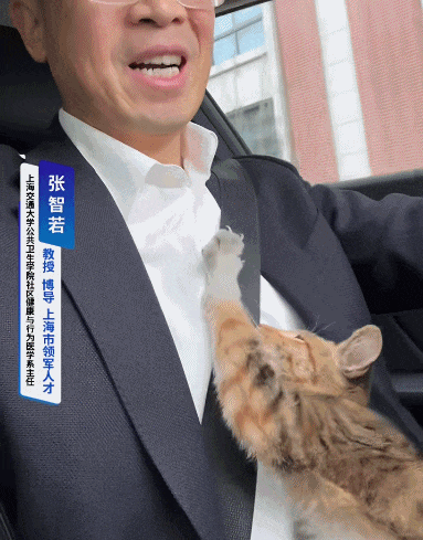事发上海高架!交大教授突然下车!网友热议,交警提醒! 事发上海高架!交大教授突然下车!网友热议,交警提醒!