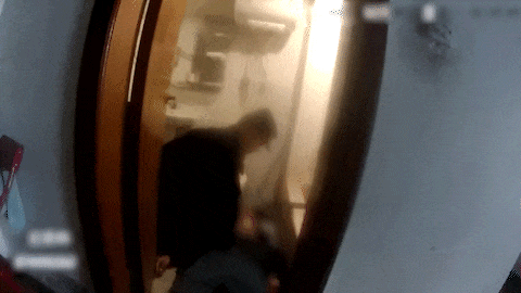 与“死神”争分夺秒,民警挽回一条生命 与“死神”争分夺秒,民警挽回一条生命