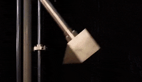 上海街头一女子瞬间被卡车碾过头部……这个细节保命!