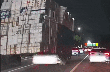 货车 “臃肿” 上路晃?添堵又危险!已查处! 货车 “臃肿” 上路晃?添堵又危险!已查处!