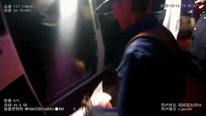 寒冬老人走失5小时，周村警方跨市联动在邹平加油站成功救回！