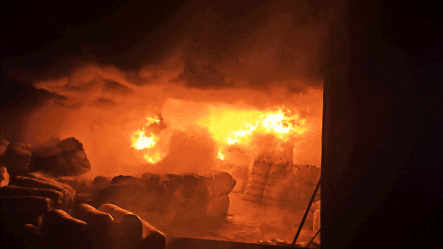 过冬棉被集体“黑化”，一切都源于凌晨3点厂里的那些“花”