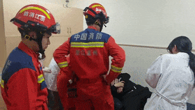 “偷袭”成功！它深深刺入左眼球，将男子送进医院