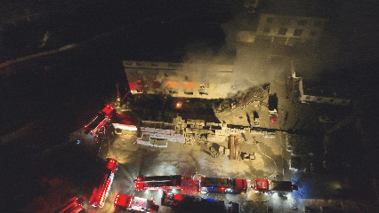 凌晨，一工厂陷入火海！消防安全提示