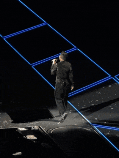 F4演唱会上，阿信摔下舞台，吴建豪飞奔查看，网友：看着都疼