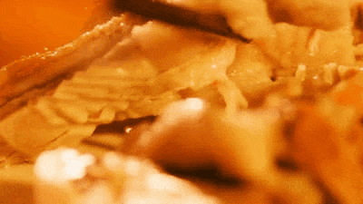 一屉稍麦和一盘羊肉手抓之间的距离有多远？