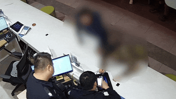 快拔卡！女子崩溃：我的255万元啊...