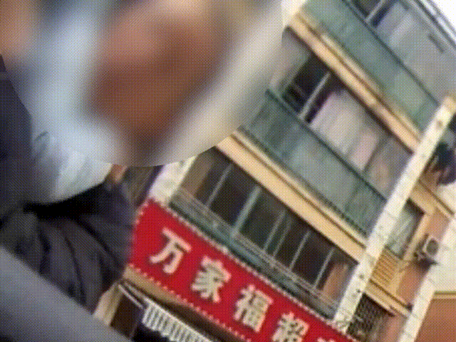 “我的孩子没反应了……”海宁街头，一位妈妈焦急求助！