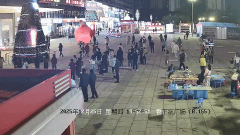 莆田一商场外突然起火，一分钟后……