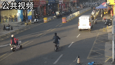 122 | 车门一开,危险袭来?下车的安全动作别省略! 122 | 车门一开,危险袭来?下车的安全动作别省略!