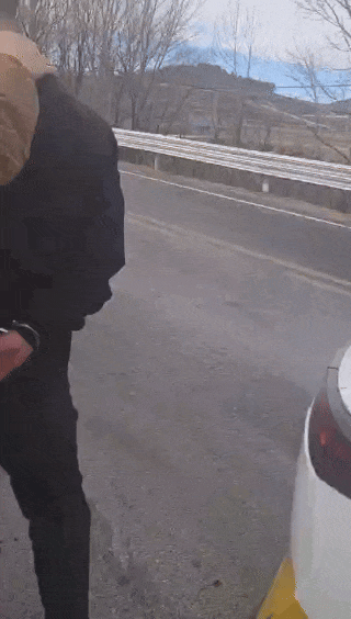 神秘男子取钱引“的哥”警觉,果断报警!2.9万养老钱保住了! 神秘男子取钱引“的哥”警觉,果断报警!2.9万养老钱保住了!