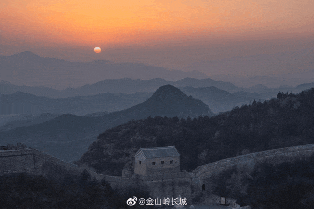 长城哽咽背诗的女孩火了!河北网友热情邀请…… 长城哽咽背诗的女孩火了!河北网友热情邀请……