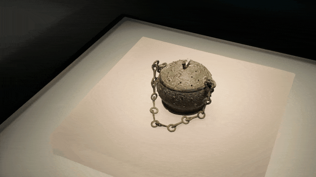 2500多年前的时尚穿搭，离不开这个“链条包”