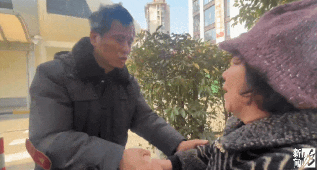 上海阿姨吓哭！差点以为老伴没了...“这些人救了我们一家的命”