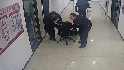 天津女民警清晨晕倒在单位！醒来第一句让人破防……