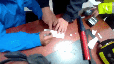 交警:小货车谁开的?醉驾男:???哪个车? 交警:小货车谁开的?醉驾男:???哪个车?