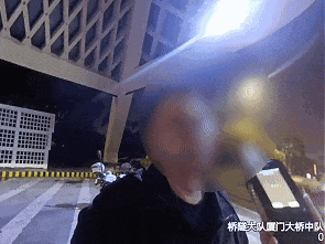 男子醉驾遇查，现场“飙戏”被交警一眼识破！
