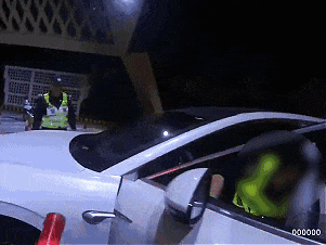 男子醉驾遇查，现场“飙戏”被交警一眼识破！