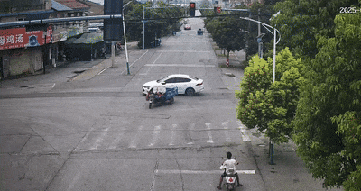 如此骑三轮？受伤又全责！