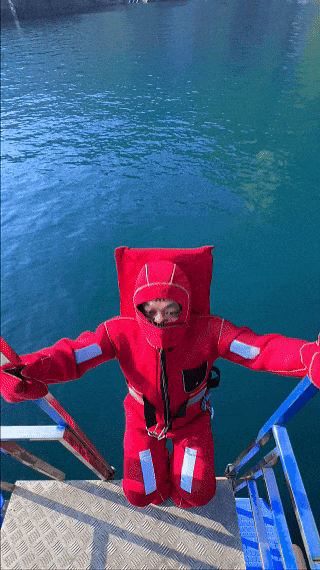 安检屏幕上闪过好多“长棍”！网友：是法棍吗？