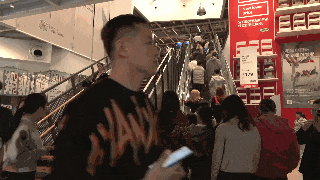 广州番禺宜家结业清货首日，门口大排长龙！记者现场直击→