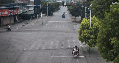 如此骑三轮？受伤又全责！