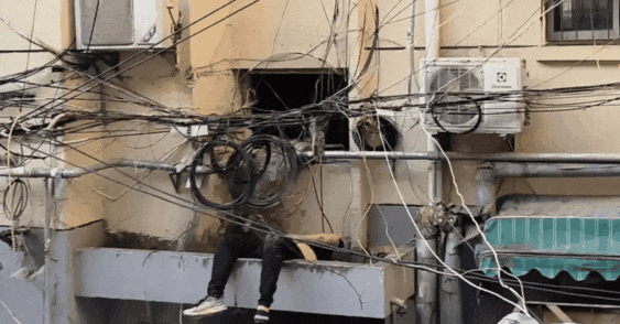 吓出冷汗！一男子凌晨坠海