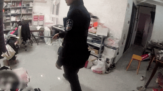 浙江女子手机突然弹出预警，陌生男子正在家里翻东西！接下来一幕让人傻眼